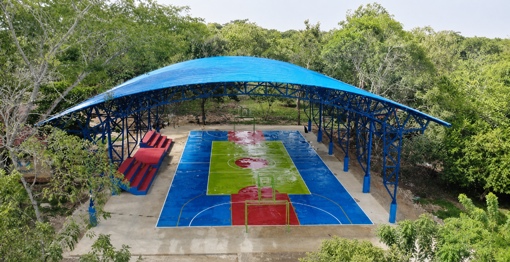 Registro visual de una cubierta metálica para un espacio recreativo incluido en el bloque de estructuras metálicas del portafolio de HYC.